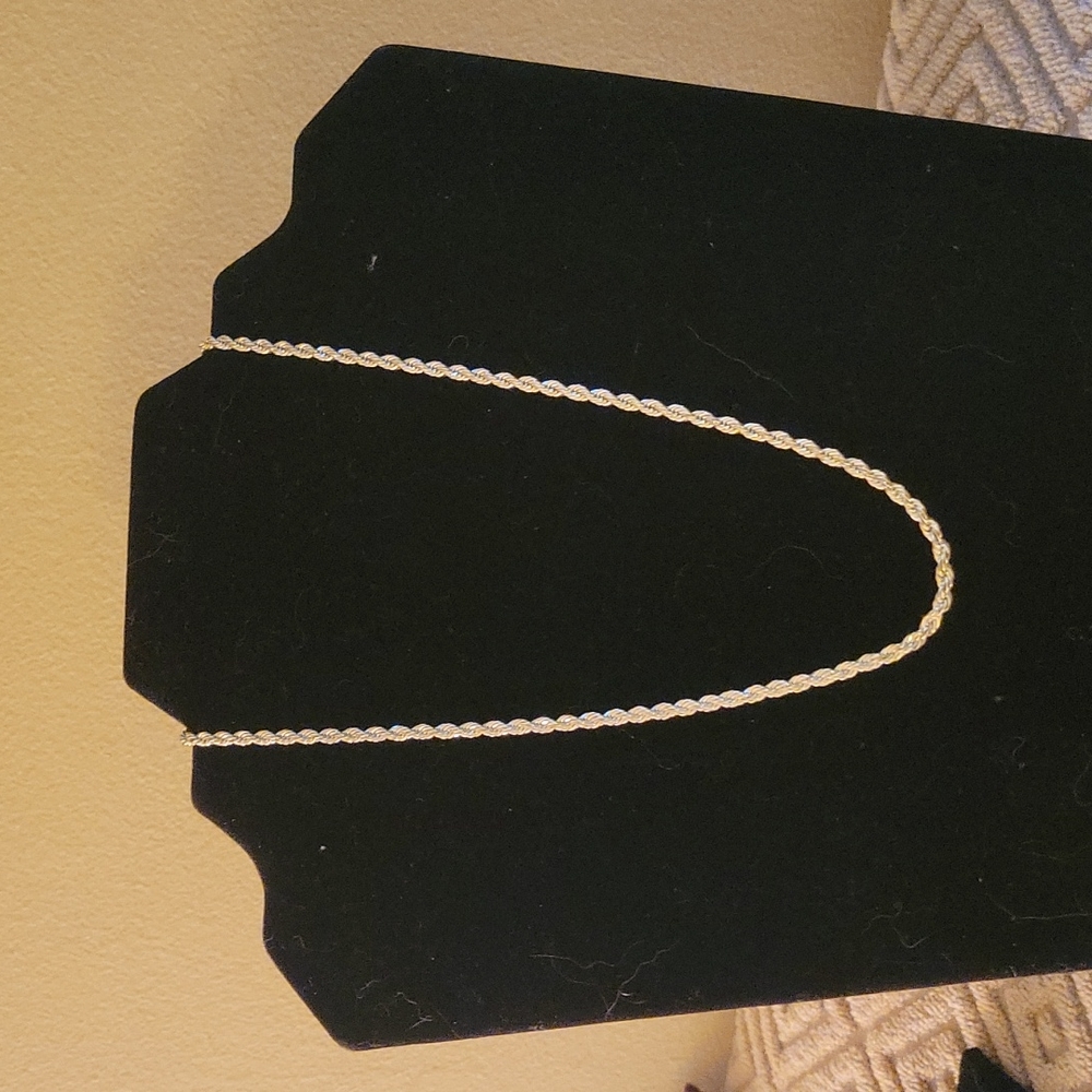 Silver tone rope chain